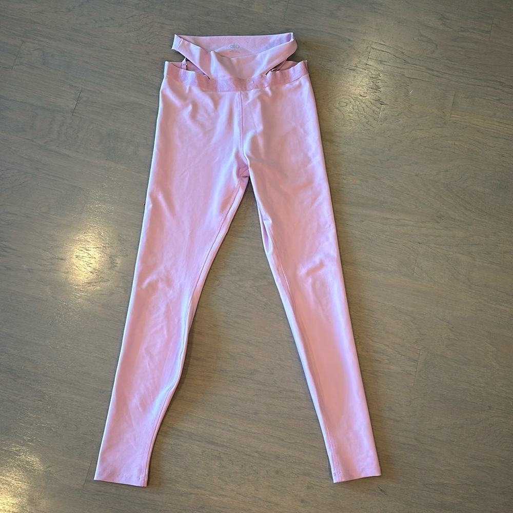 ALO hip showing leggings